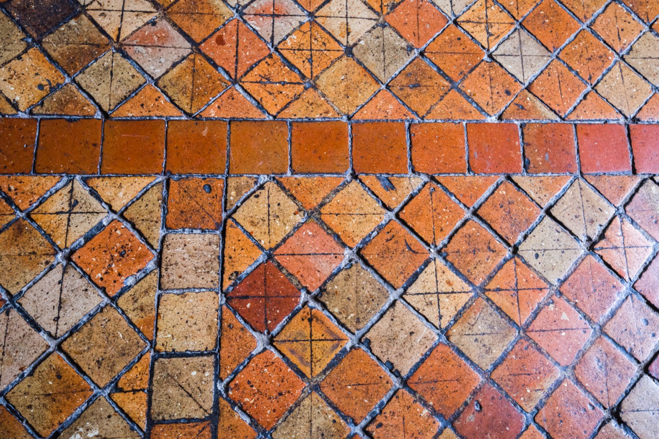 Rénovation et nettoyage de tomettes anciennes